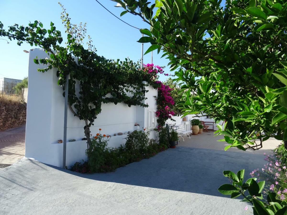דירות Triovasálos Matilda Milos - Cycladic Living מראה חיצוני תמונה